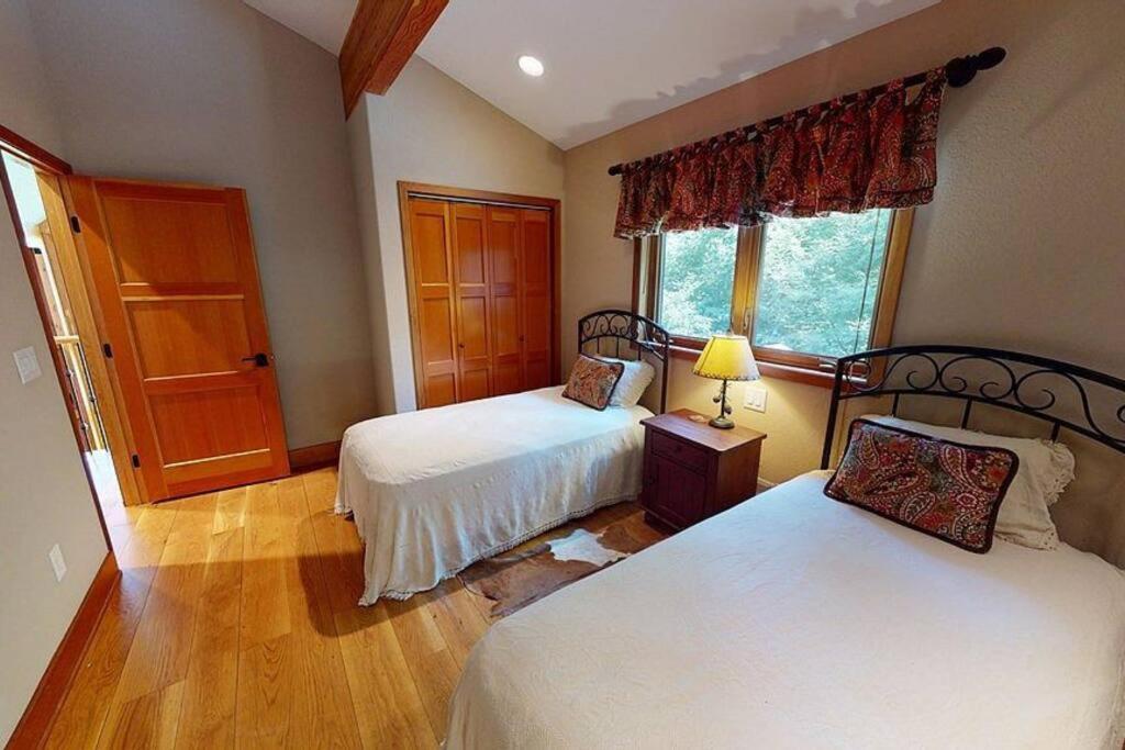 --Mountain Chalet Getaway With Breathtaking View Next To Tail Of Dragon-- Роббінсвіль Екстер'єр фото