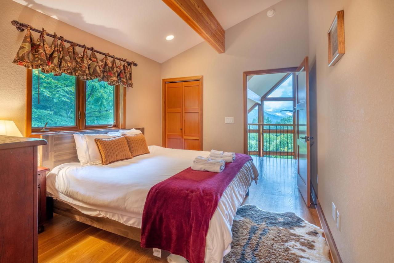 --Mountain Chalet Getaway With Breathtaking View Next To Tail Of Dragon-- Роббінсвіль Екстер'єр фото